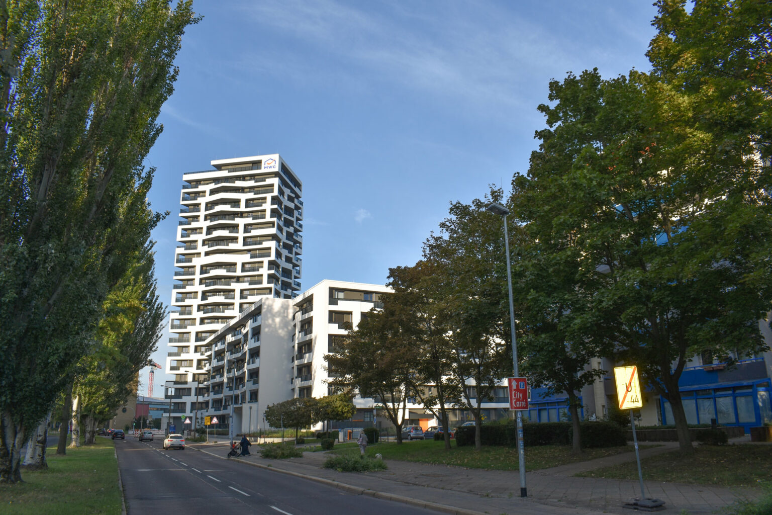 Wohnen im Luisencarré in Magdeburg Ansicht Erzbergerstraße aus Richtung Universitätsplatz ein Entwurf der Sattler+Täger Architekten GmbH